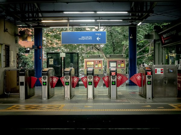 Comment choisir des vêtements adaptés pour un camping en région de basses terres humides?