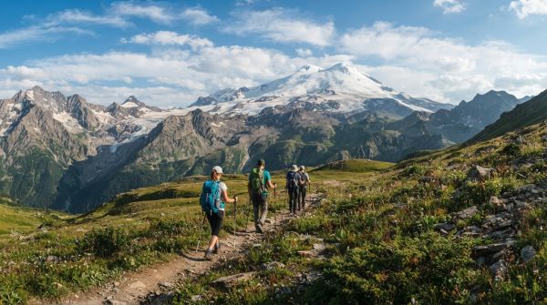 Quels sont les meilleurs itinéraires pour une randonnée dans les montagnes du Caucase en Russie ?